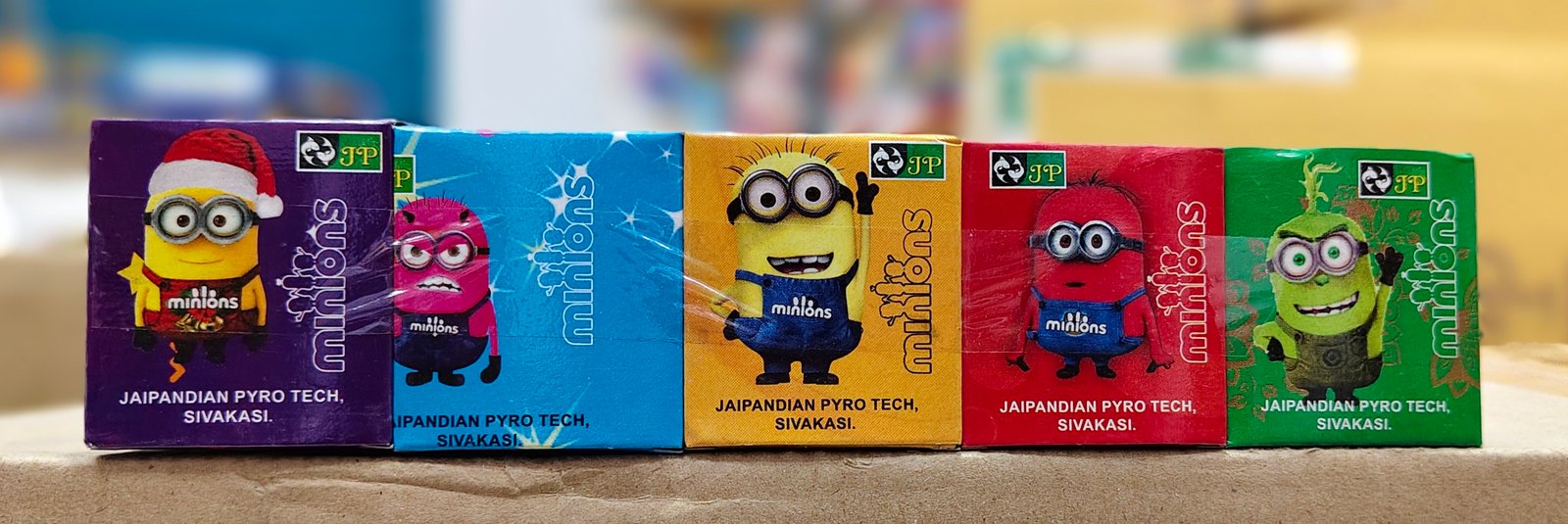 MINIONS (Mini Multi Color   Fountain)